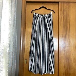 Women’s H&M Conscious B&W Striped Middle Waist Pleated Wide Leg Trouser 4